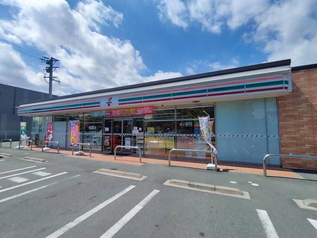 近くのセブンイレブンまで250m（徒歩4分）