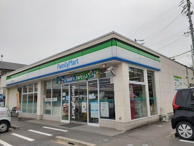近くのFamily Martまで480m（徒歩6分）