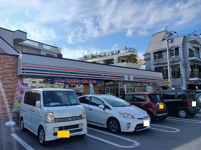 近くのセブンイレブン那覇壷屋２丁目店まで430m（徒歩6分）