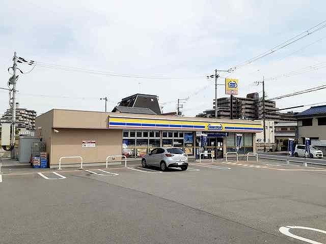 近くのミニストップ清水店まで600m（徒歩8分）