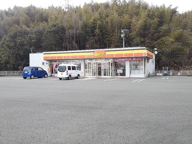 近くのデイリーヤマザキまで160m（徒歩2分）