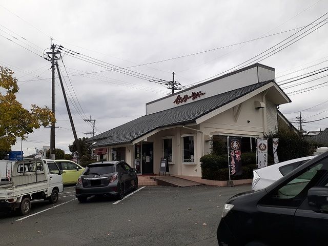 近くの飲食店まで750m（徒歩10分）