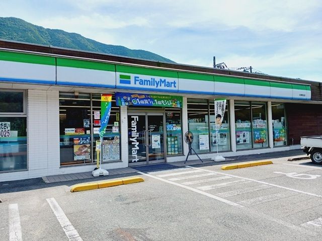 近くのファミリーマート新谷店様まで650m（徒歩9分）