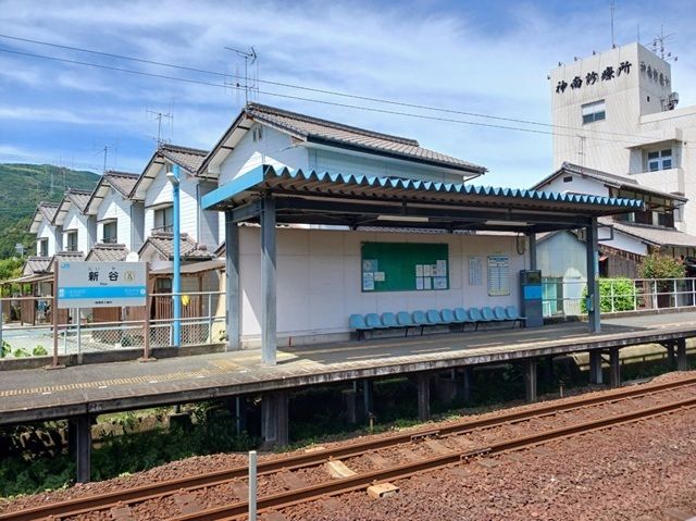 近くのＪＲ新谷駅様まで800m（徒歩10分）