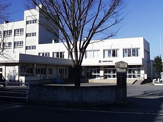 近くの関原小学校まで150m（徒歩2分）