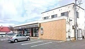 近くのセブンイレブン旭川曙店まで240m（徒歩3分）