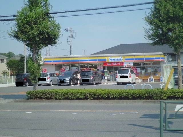 近くのミニストップまで550m（徒歩7分）