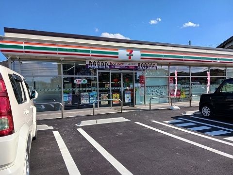 近くのセブンイレブン藍住町矢上店様まで220m（徒歩3分）