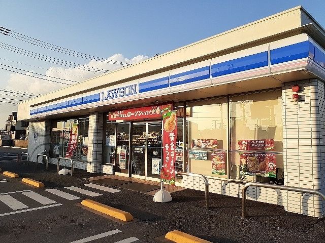 近くのローソン 成田５１号通店まで400m（徒歩5分）