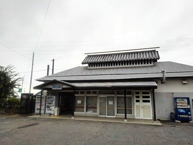 近くの駅まで1,400m（徒歩18分）