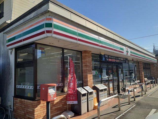 近くのコンビニまで500m（徒歩7分）