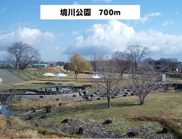 近くの公園まで700m（徒歩9分）