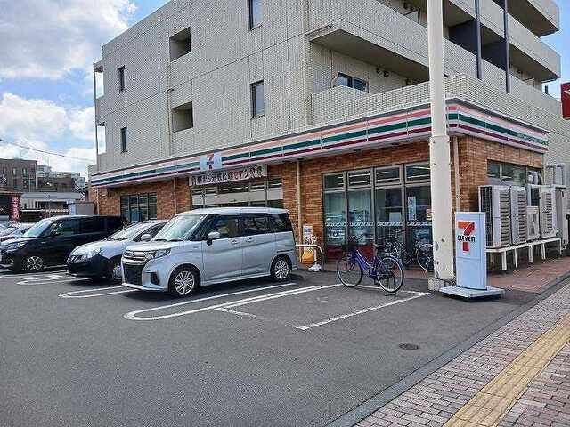 近くのセブンイレブンまで10m(徒歩1分)