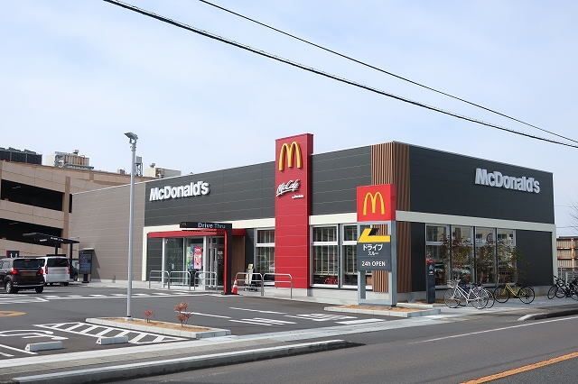 近くのマクドナルドまで700m(徒歩9分)