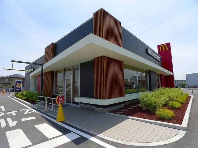 近くのマクドナルドまで800m（徒歩10分）