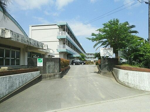 近くの渡町台小学校まで900m（徒歩12分）