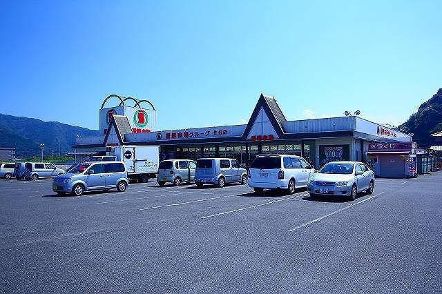 近くの新鮮市場まで900m（徒歩12分）