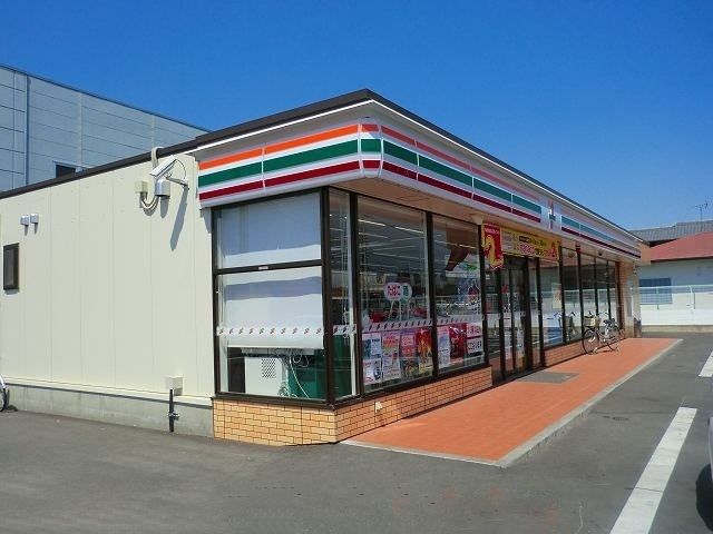 近くのセブンイレブン高崎大沢店まで550m（徒歩7分）