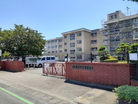 近くの前橋市立新田小学校まで1,300m（徒歩17分）
