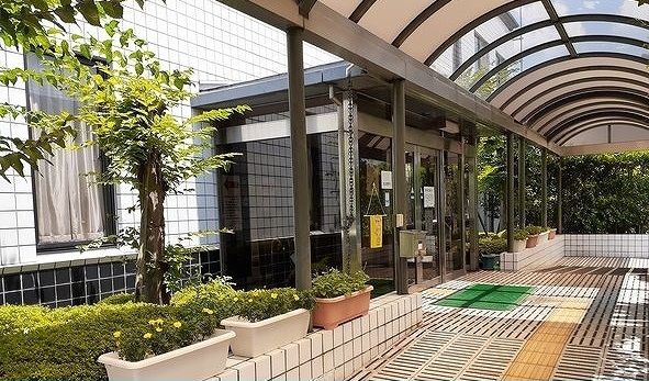 近くの高槻市役所三箇牧支所まで950m(徒歩12分)