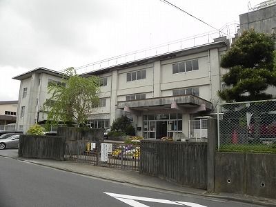 近くの柏市立松葉第二小学校まで50m(徒歩1分)