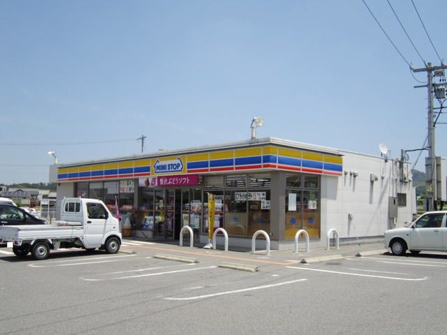 近くのミニストップまで450m(徒歩6分)