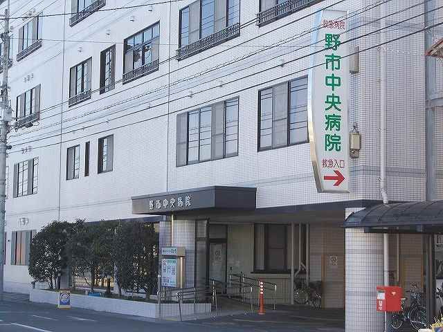 近くの野市中央病院まで1,800m（徒歩23分）