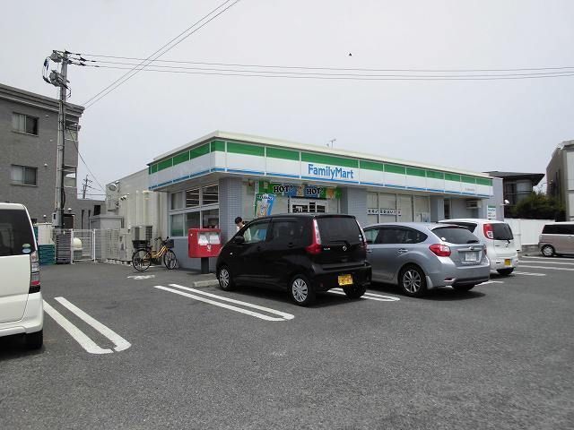近くのファミリーマート広木店まで400m（徒歩5分）