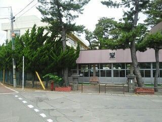 近くの小学校まで550m（徒歩7分）