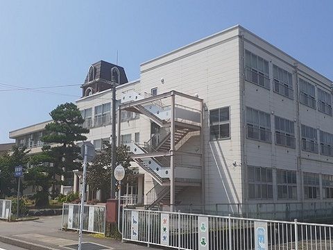 近くの利田小学校まで60m（徒歩1分）