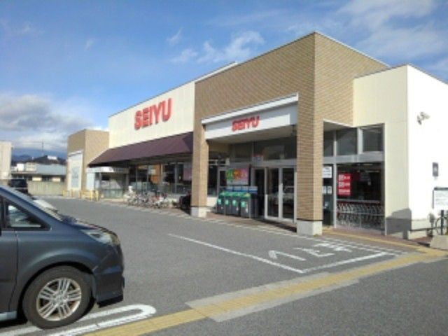 近くの西友篠ノ井店まで1,100m（徒歩14分）