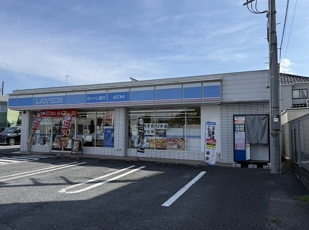 近くのローソン桶川神明１丁目店まで370m（徒歩5分）