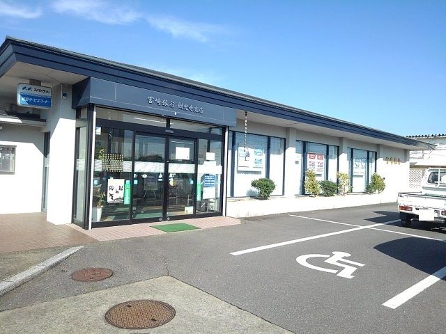 近くの宮崎銀行財光寺支店まで2,100m（徒歩27分）