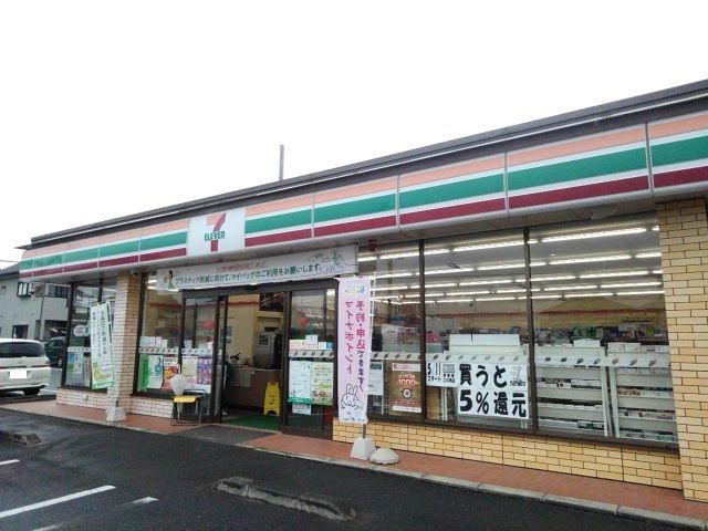 近くのセブンイレブン下館島店まで450m（徒歩6分）
