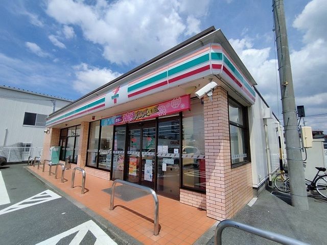 近くのセブンイレブンまで650m（徒歩9分）