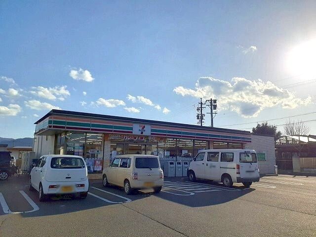 近くのセブンイレブン  塩尻高出店まで300m（徒歩4分）