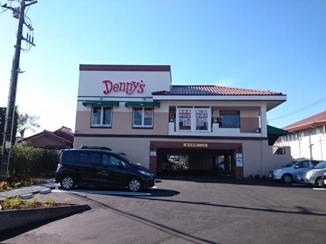 近くのデニーズまで500m（徒歩7分）