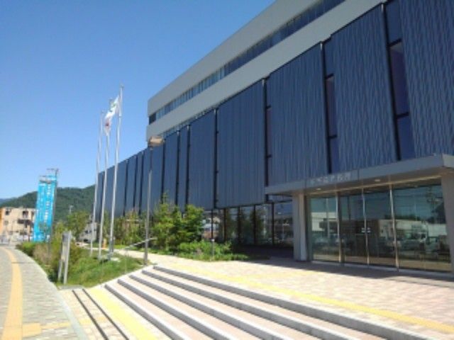 近くの千曲市役所まで700m（徒歩9分）