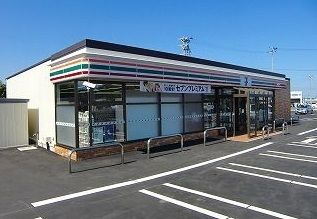 近くのセブンイレブン三沢南山店まで140m(徒歩2分)