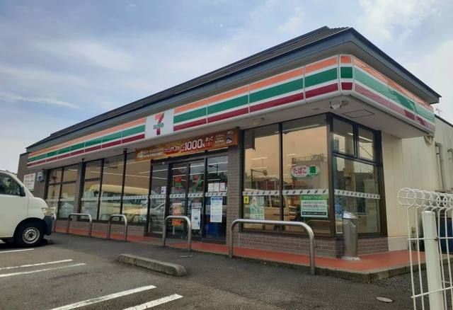 近くのコンビニまで400m（徒歩5分）
