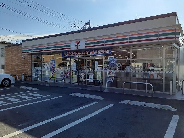 近くのセブンイレブン万力店まで600m（徒歩8分）