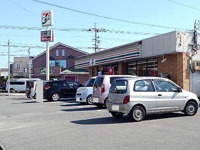 近くのセブンイレブン久留米荒木鷲塚店まで1,380m（徒歩18分）