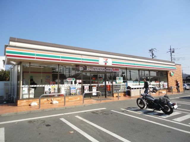 近くのセブンイレブンまで1,300m（徒歩17分）