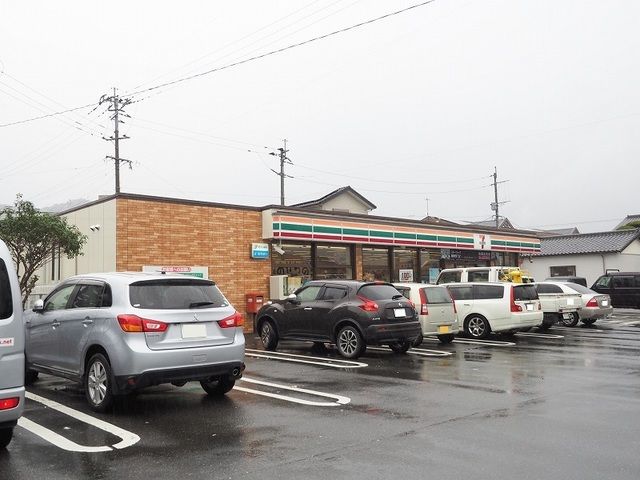 近くのセブンイレブン苅田富久店まで200m(徒歩3分)