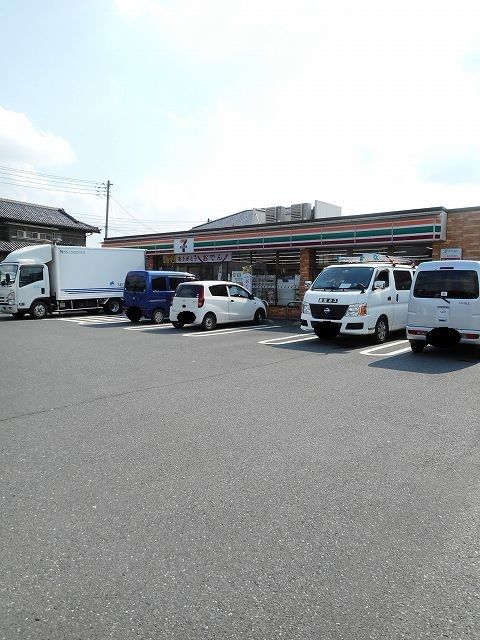 近くのセブンイレブンまで200m（徒歩3分）