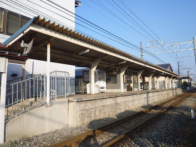 近くの割出駅まで750m（徒歩10分）