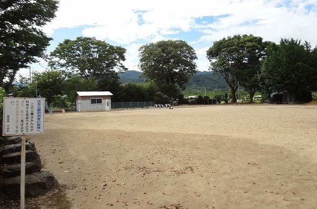 近くの住友公園まで1,200m（徒歩15分）