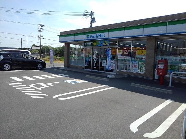 近くのファミリーマート羽島駅みなみ店まで550m（徒歩7分）