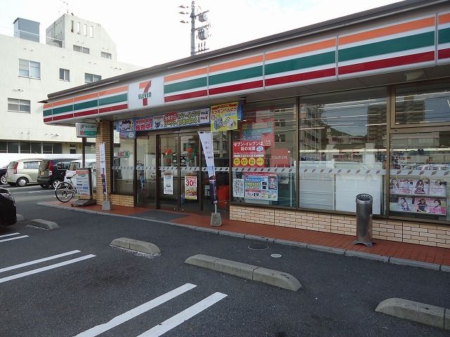 近くのセブンイレブンまで550m（徒歩7分）