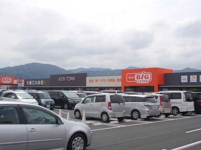 近くのイオンタウン湖南まで2,500m(徒歩32分)